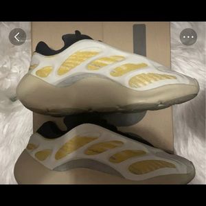 Yeezy 700 5 1/2 in Kids